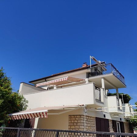Apartmani Grebaštica エクステリア 写真